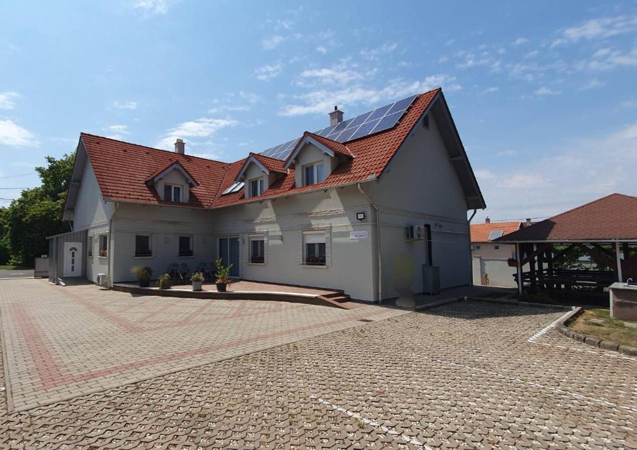 Hotel Sovirag Termal Panzio à Hajdúnánás Extérieur photo